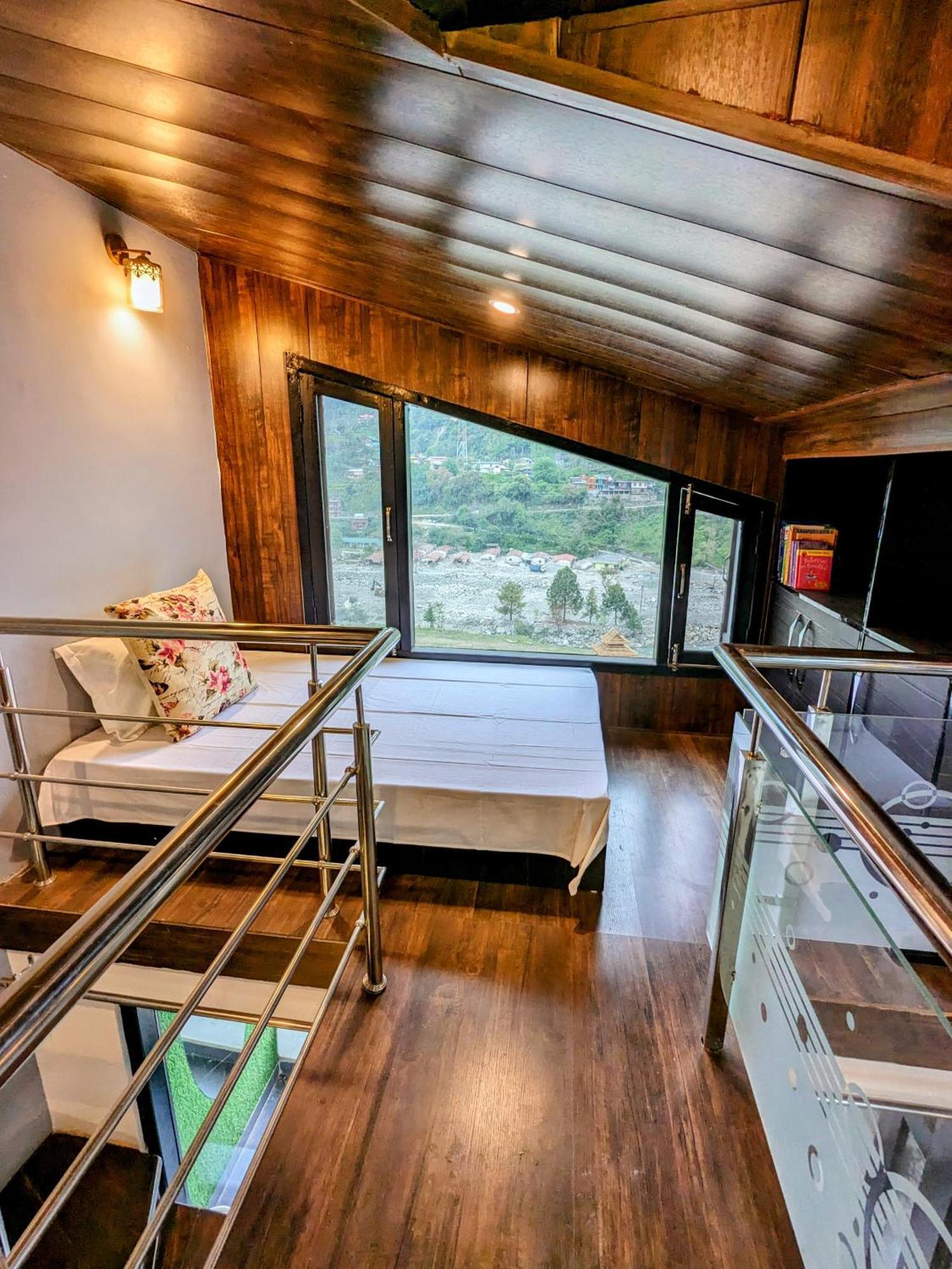 Kavi'S Vacation Homes - Sainj ภายนอก รูปภาพ