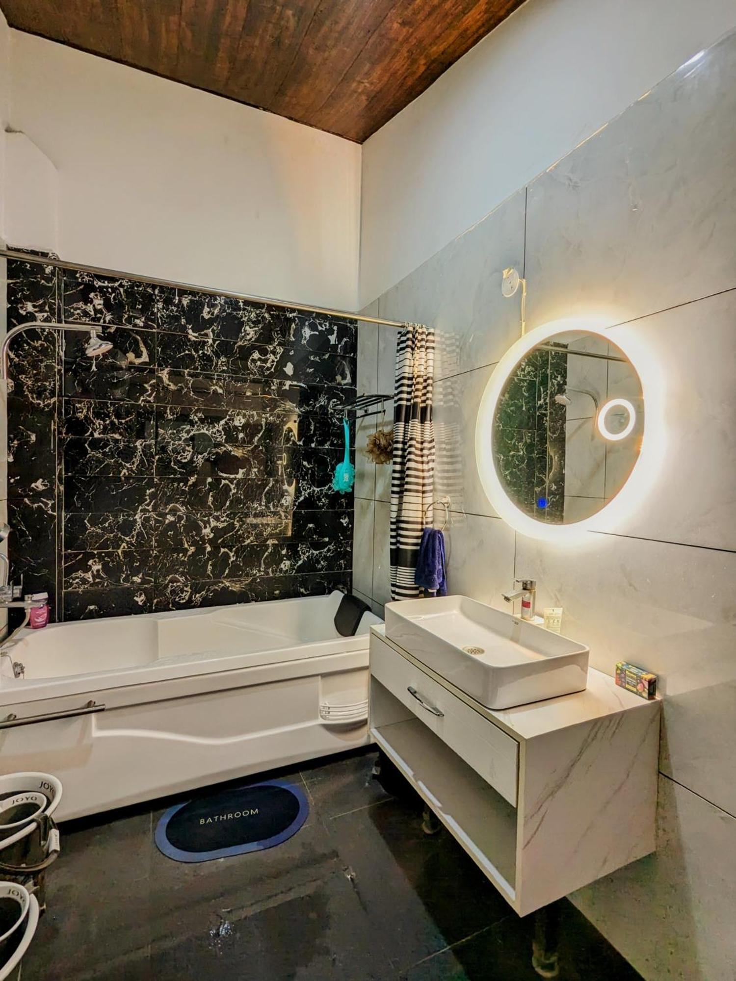 Kavi'S Vacation Homes - Sainj ภายนอก รูปภาพ