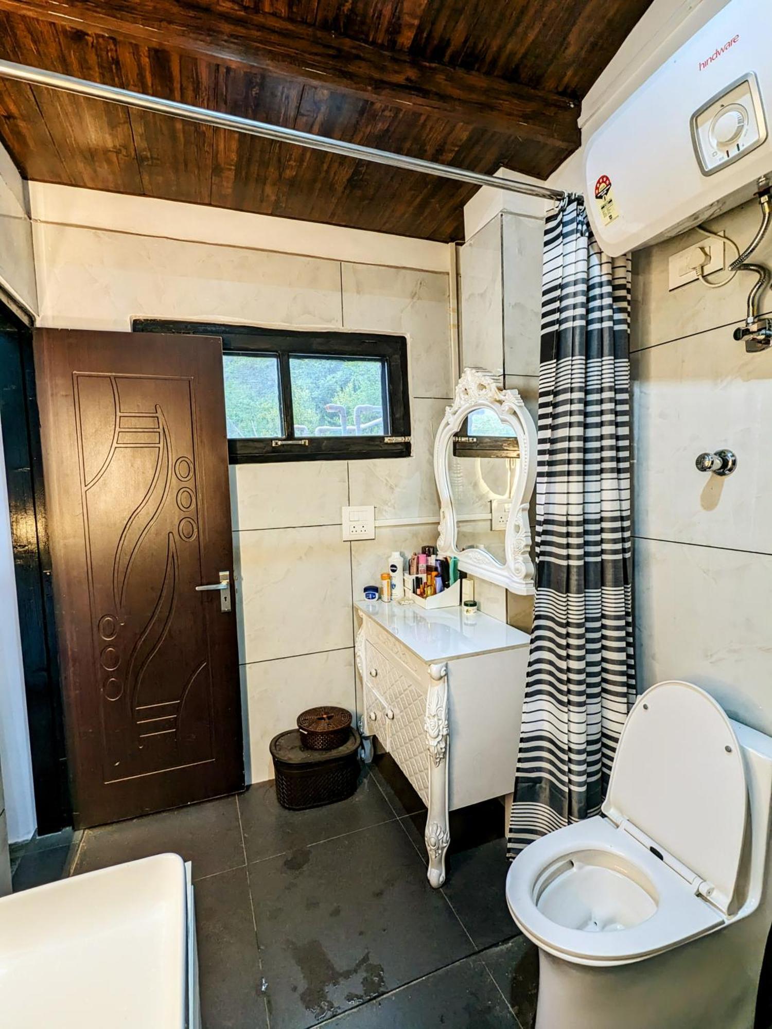 Kavi'S Vacation Homes - Sainj ภายนอก รูปภาพ